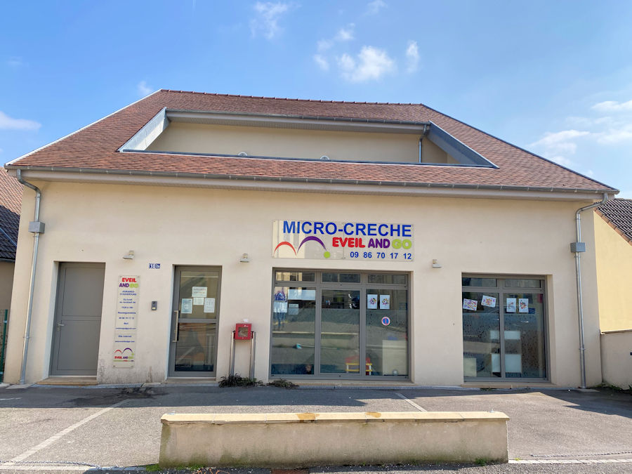 crèche médan extérieur